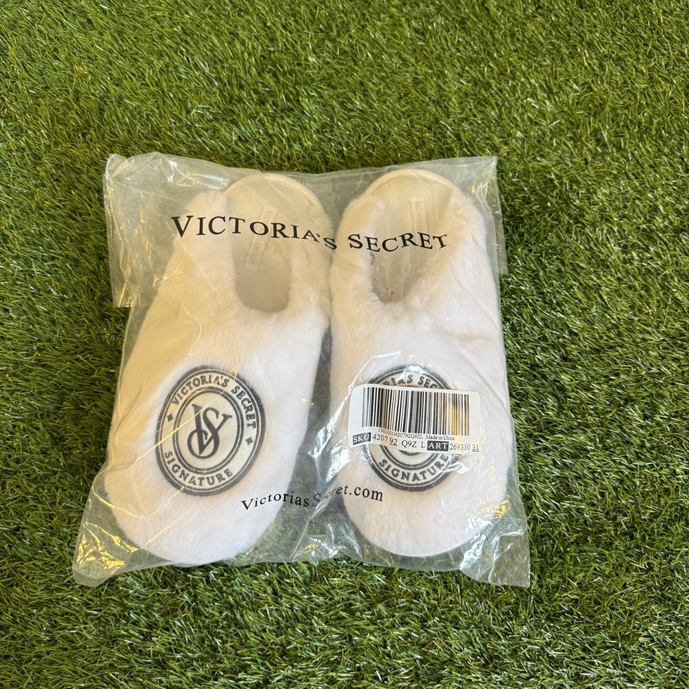 Victoria's Secret Soft White Slippers